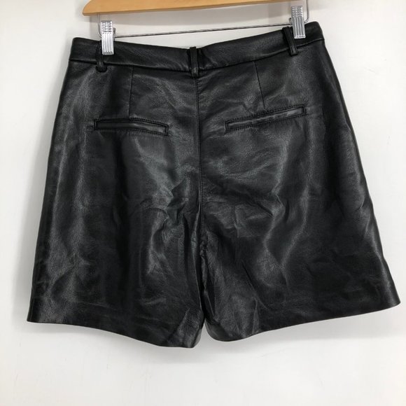 Aritzia Wilfred Black Effortless High-waisted, pleated faux leather shorts 4 - Picture 3 of 16